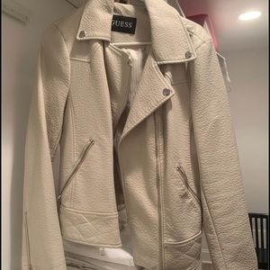 It’s size L but fit like M. It’s like a new. I just wore two times